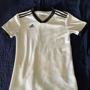 Adidas XS, v-neck
